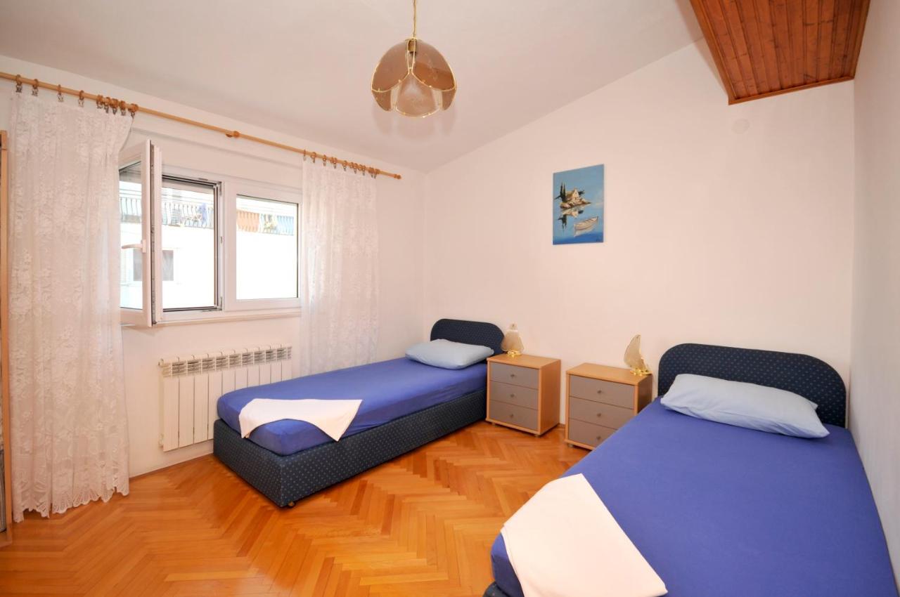 Apartman Elena โตรกีร์ ภายนอก รูปภาพ