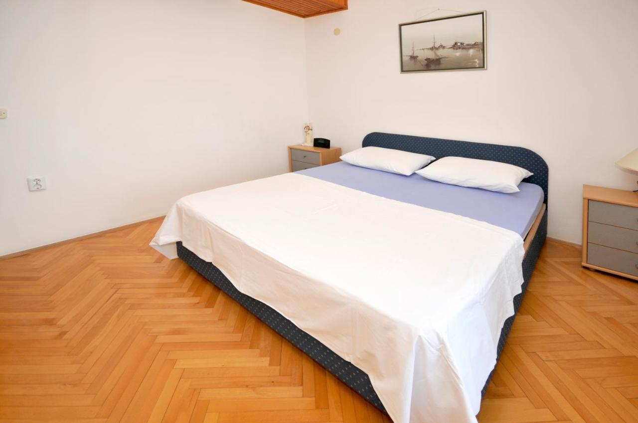 Apartman Elena โตรกีร์ ภายนอก รูปภาพ