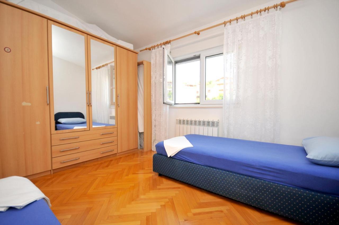 Apartman Elena โตรกีร์ ภายนอก รูปภาพ