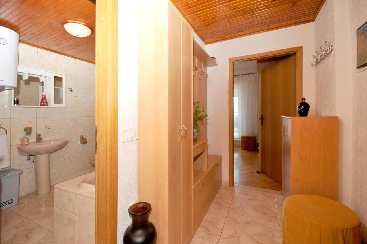Apartman Elena โตรกีร์ ภายนอก รูปภาพ