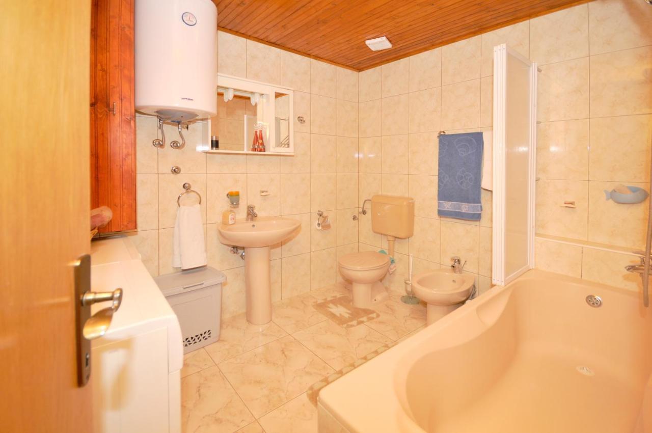 Apartman Elena โตรกีร์ ภายนอก รูปภาพ