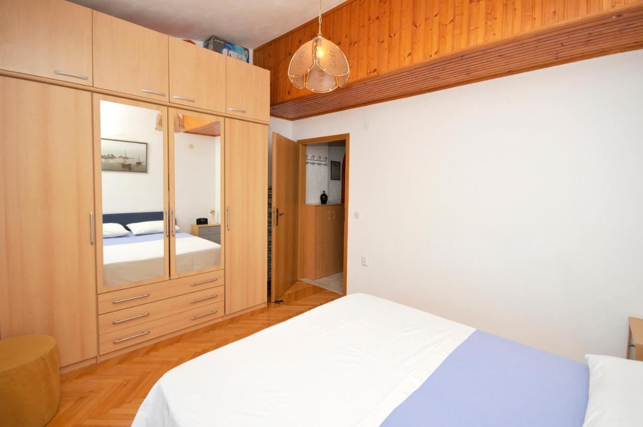 Apartman Elena โตรกีร์ ภายนอก รูปภาพ