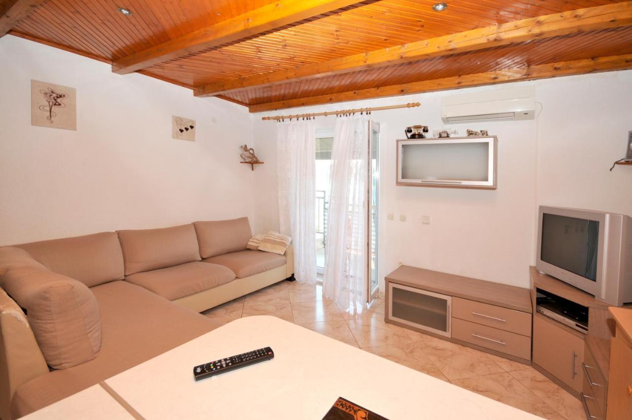 Apartman Elena โตรกีร์ ภายนอก รูปภาพ